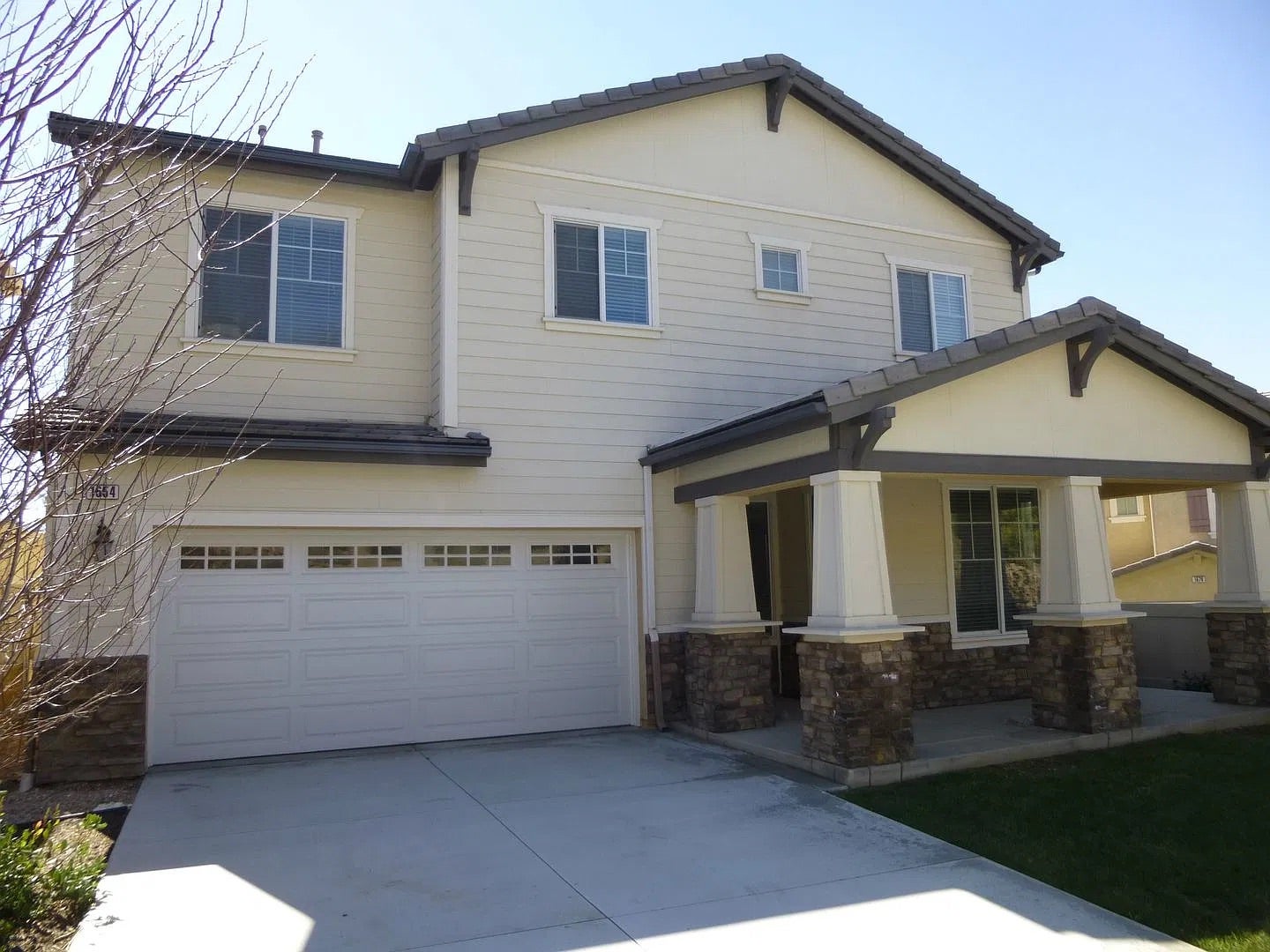 Exterior image of Creekside Terrace home.