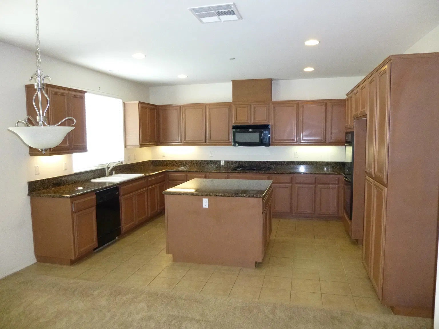 Interior image of Creekside Terrace kitchen.