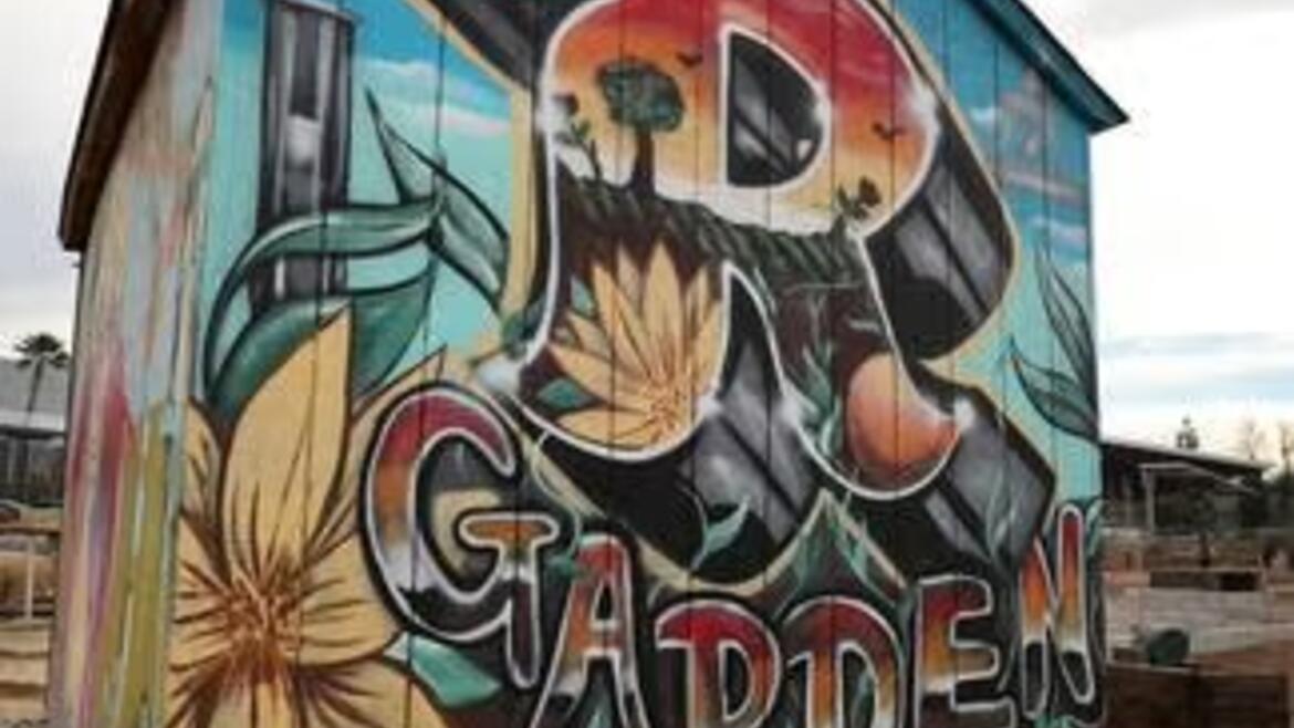 R'Garden tool shed.