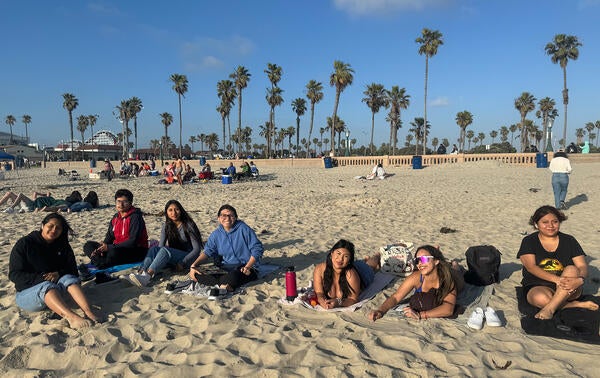 Mundo students at the beach